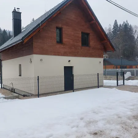 Tadorka, Oscadnica Dovolenkový dom *